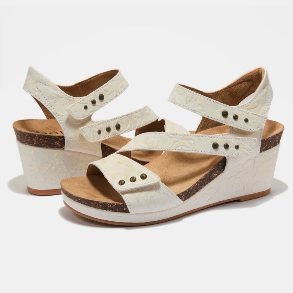 Halsa Giselle Womens Size 7 Orthopedic Wedge Sandals Arch Support Ivory